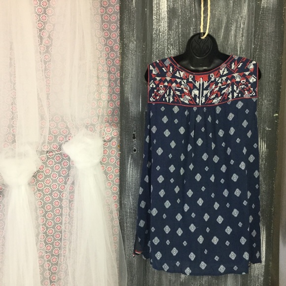 Top - Picture 2 of 2